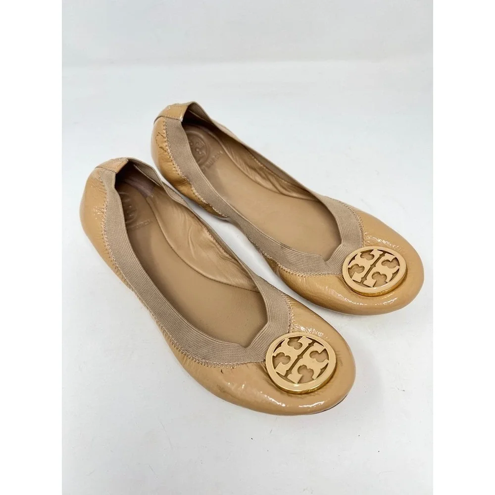 Tory Burch Caroline Patent Leather Ballet Flats Natural Logo Medallion Size 7.5‎